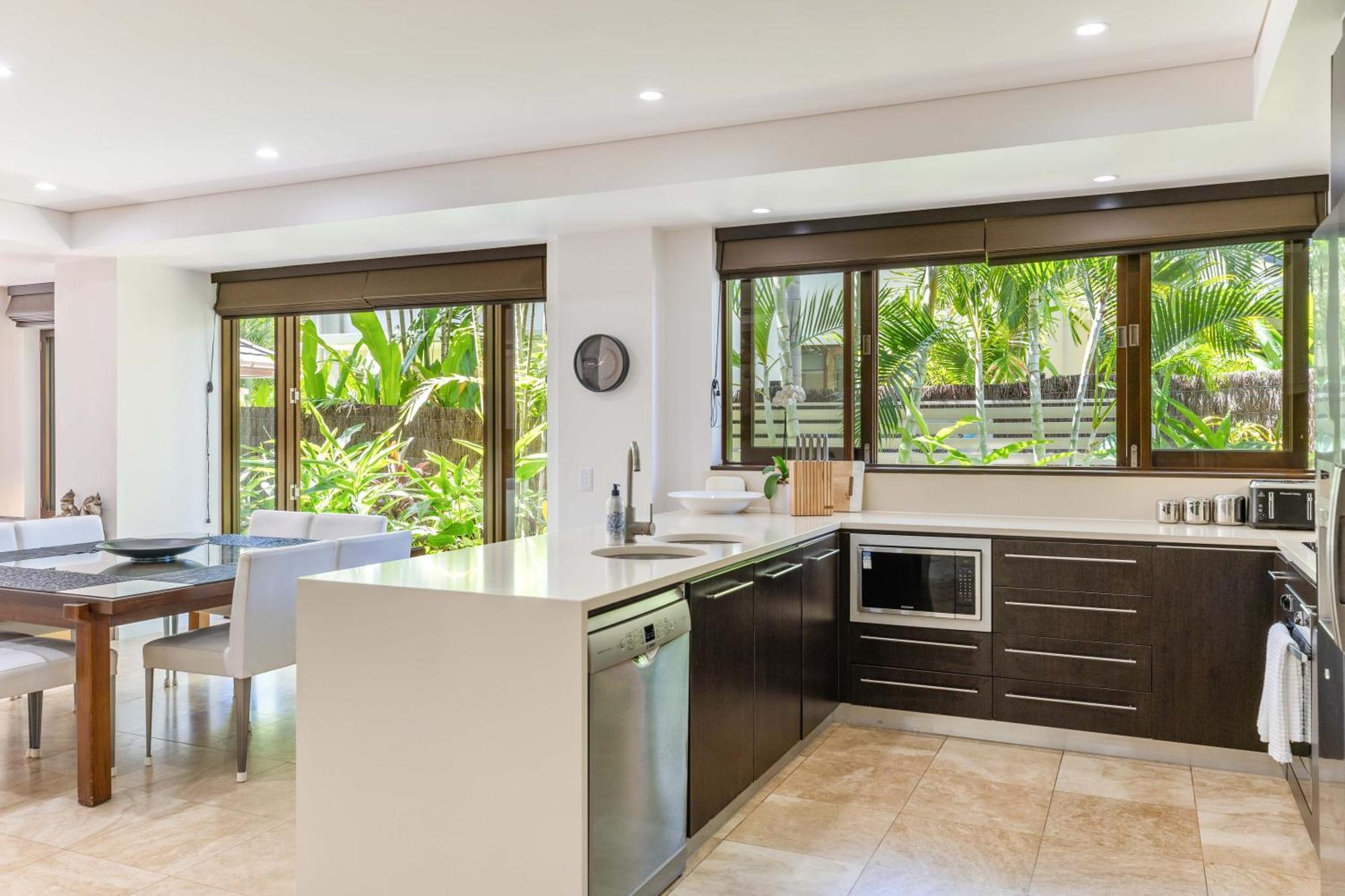 Seascape Holidays At Seascape Temple Port Douglas Bagian luar foto